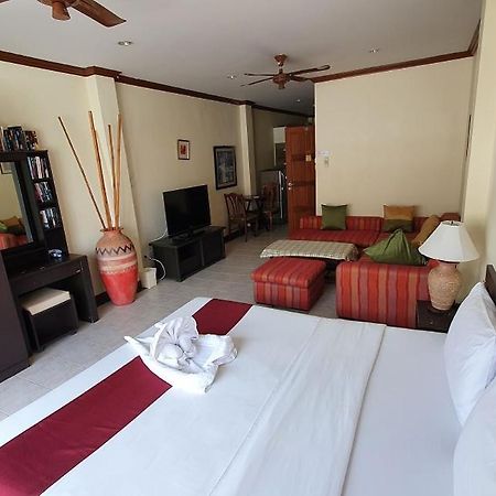 Patong Karlssons Hotel Extérieur photo