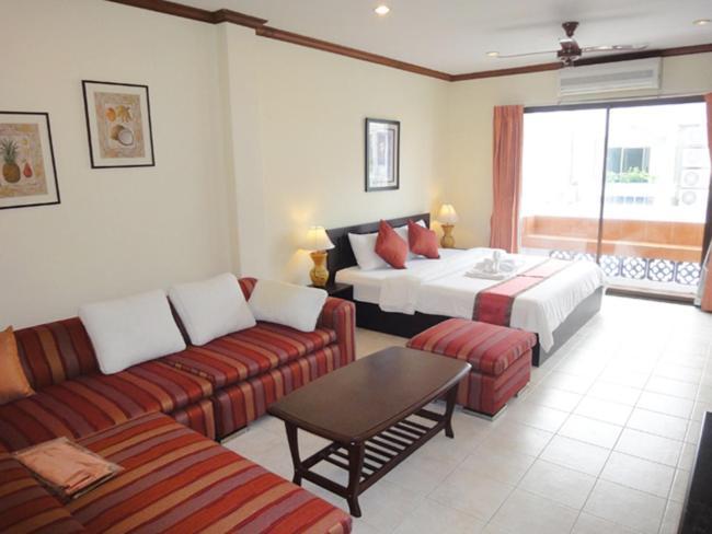 Patong Karlssons Hotel Extérieur photo