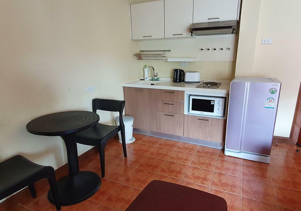 Patong Karlssons Hotel Extérieur photo