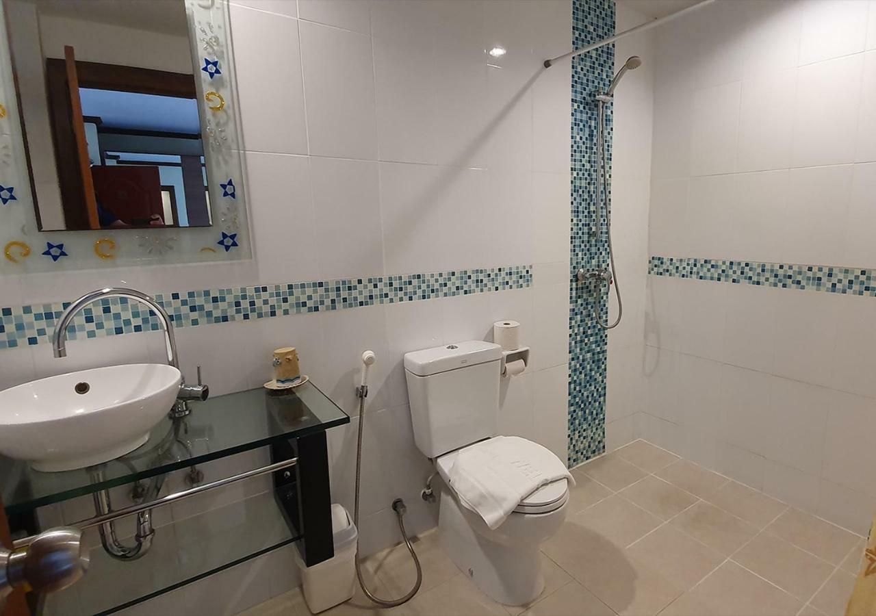 Patong Karlssons Hotel Extérieur photo