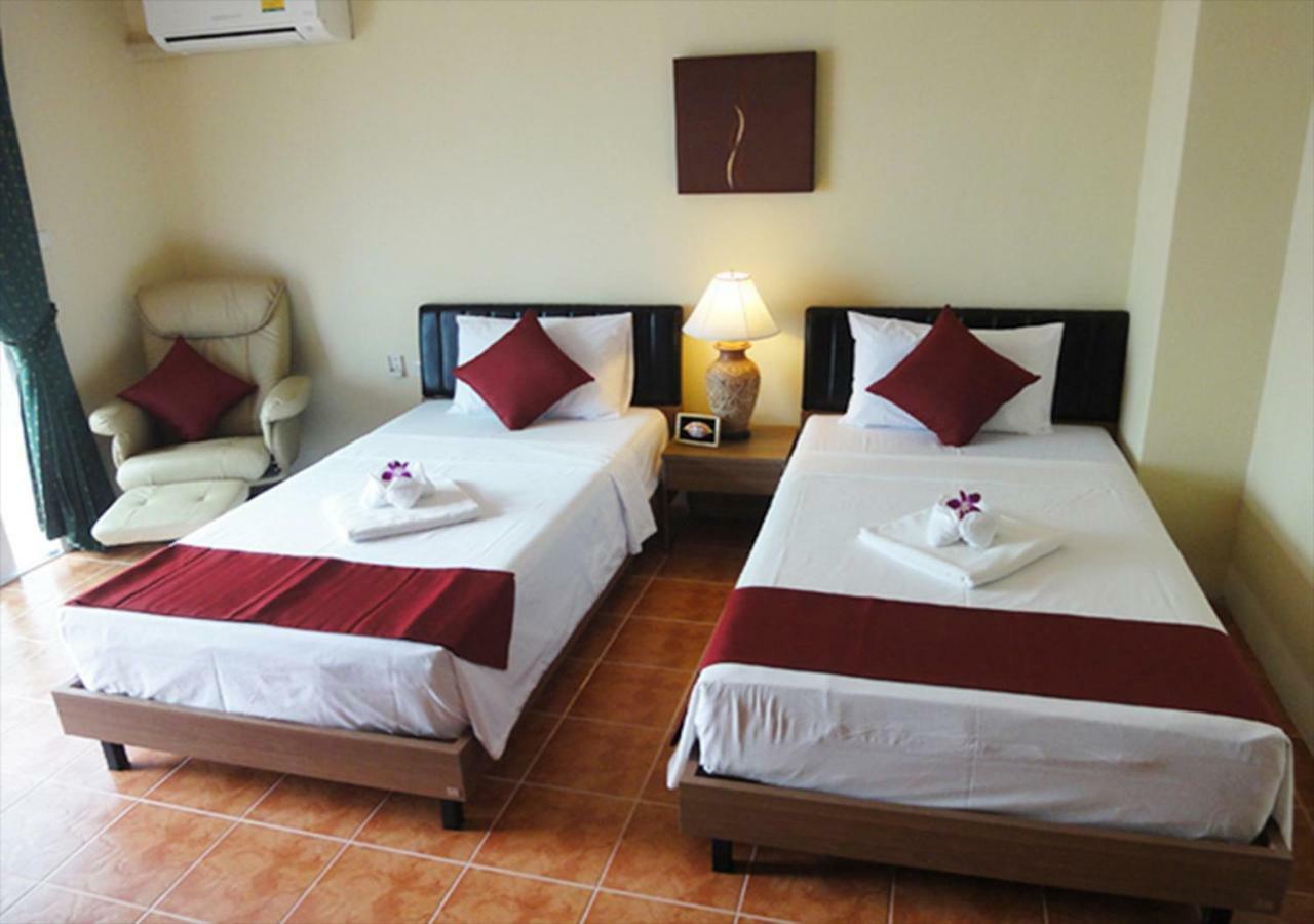 Patong Karlssons Hotel Extérieur photo